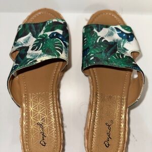 Qupid Women's Leafy Green Slide Sandals